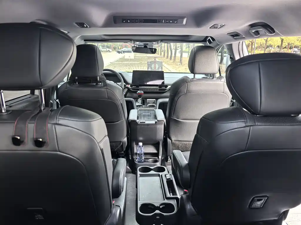 Toyota Sienna — фото 8