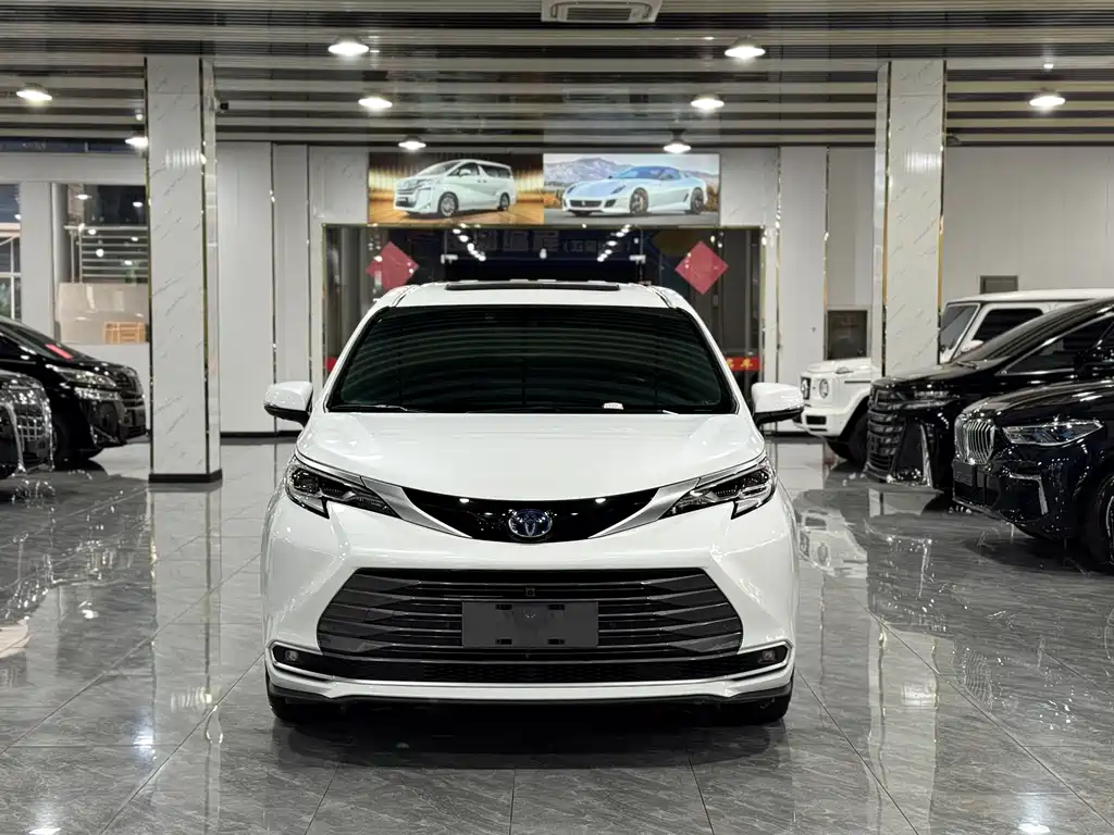 Toyota Sienna — фото 2