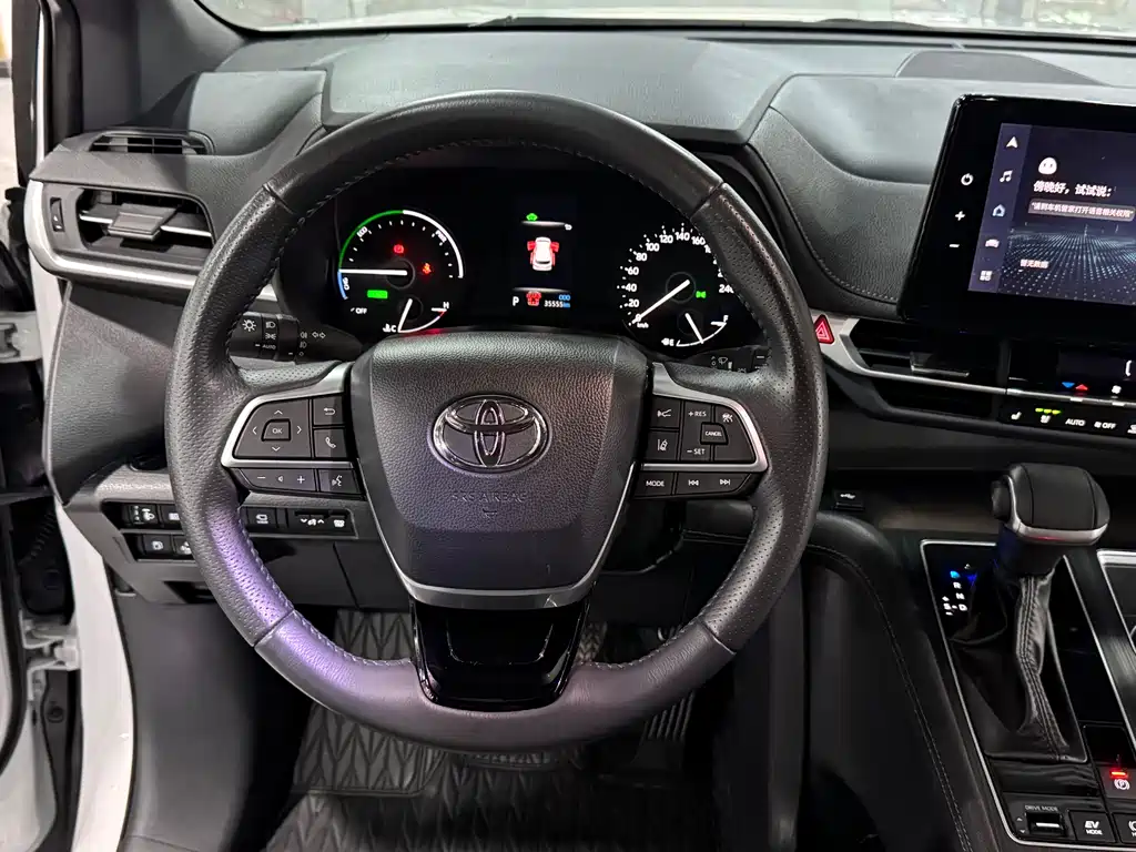 Toyota Sienna — фото 8