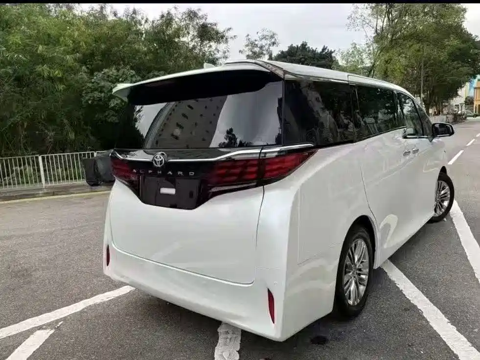 Toyota Alphard — фото 3