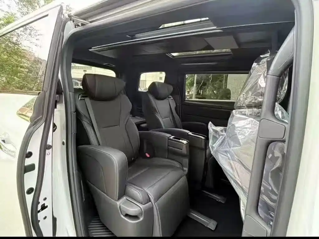 Toyota Alphard — фото 4