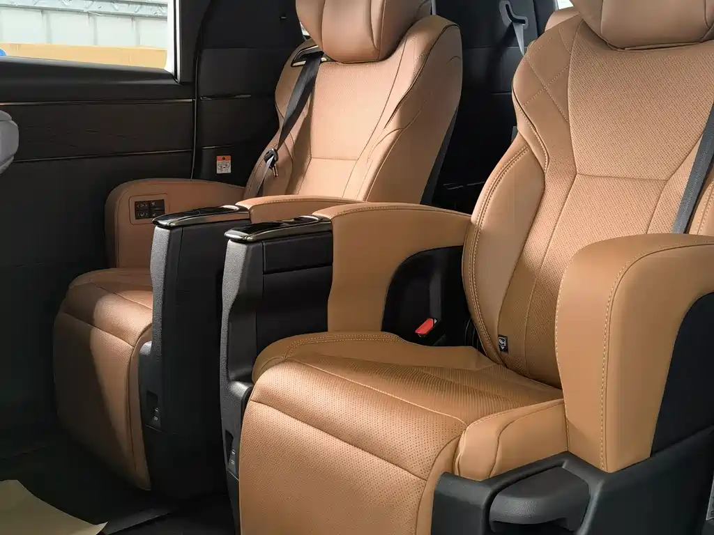 Toyota Vellfire — фото 4