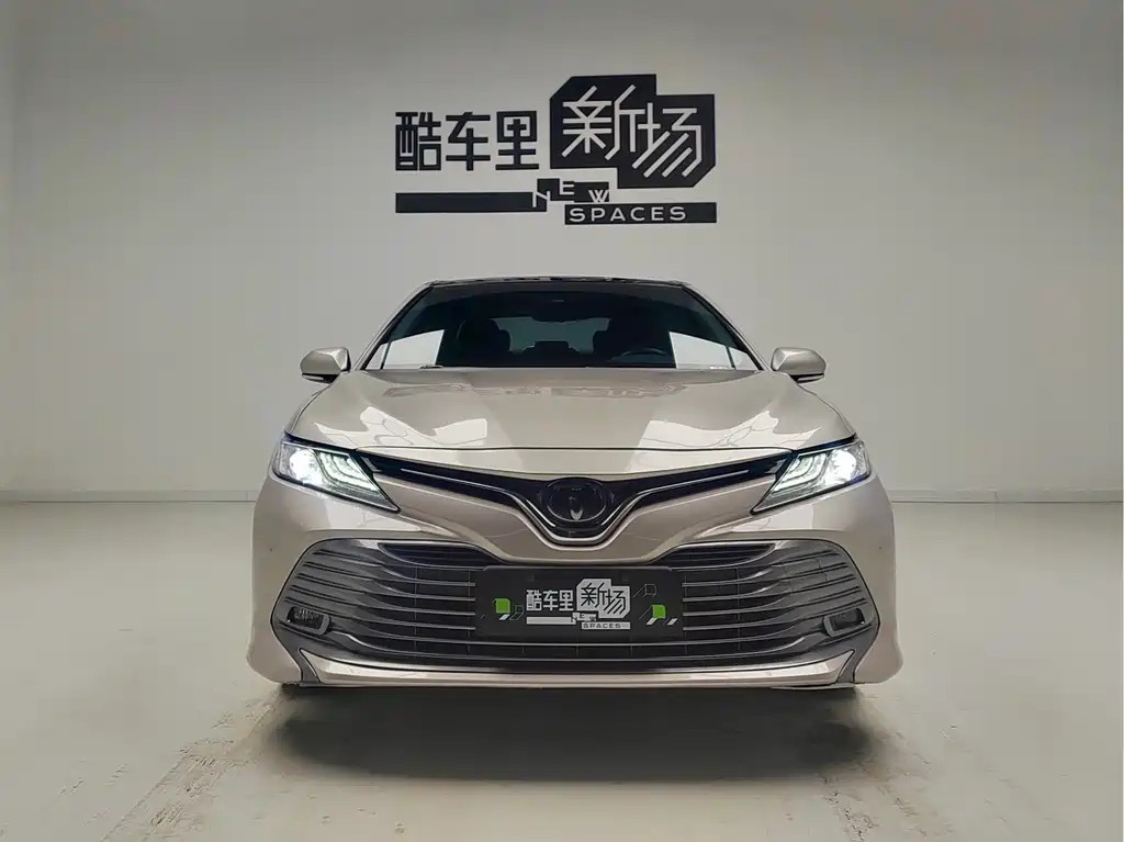 Toyota Camry — фото 2