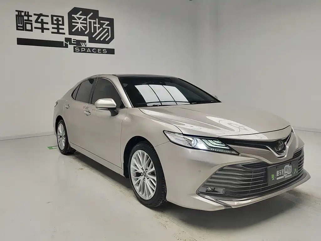 Toyota Camry — фото 3
