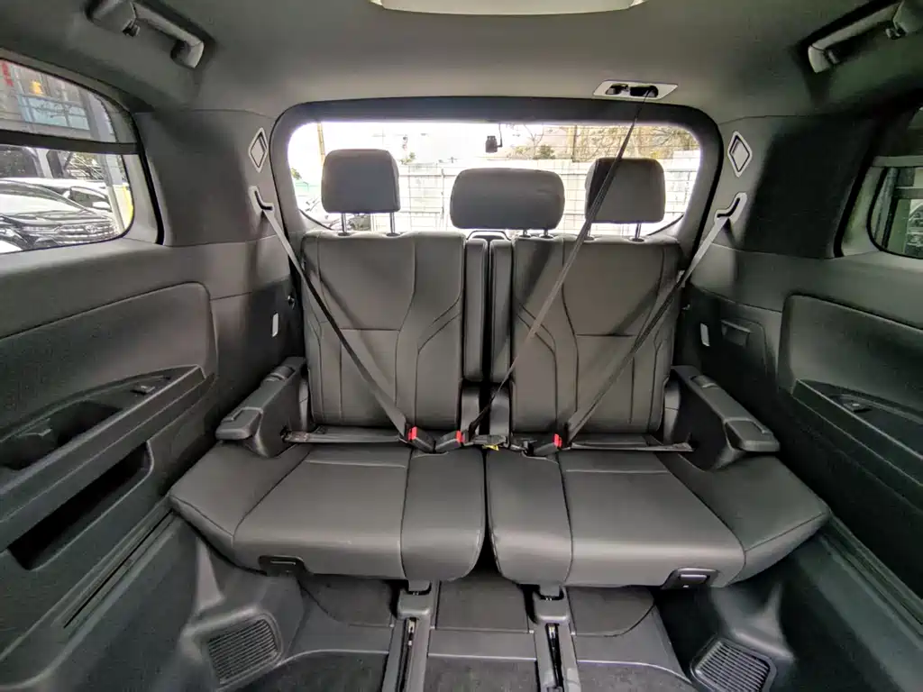 Toyota Alphard — фото 11