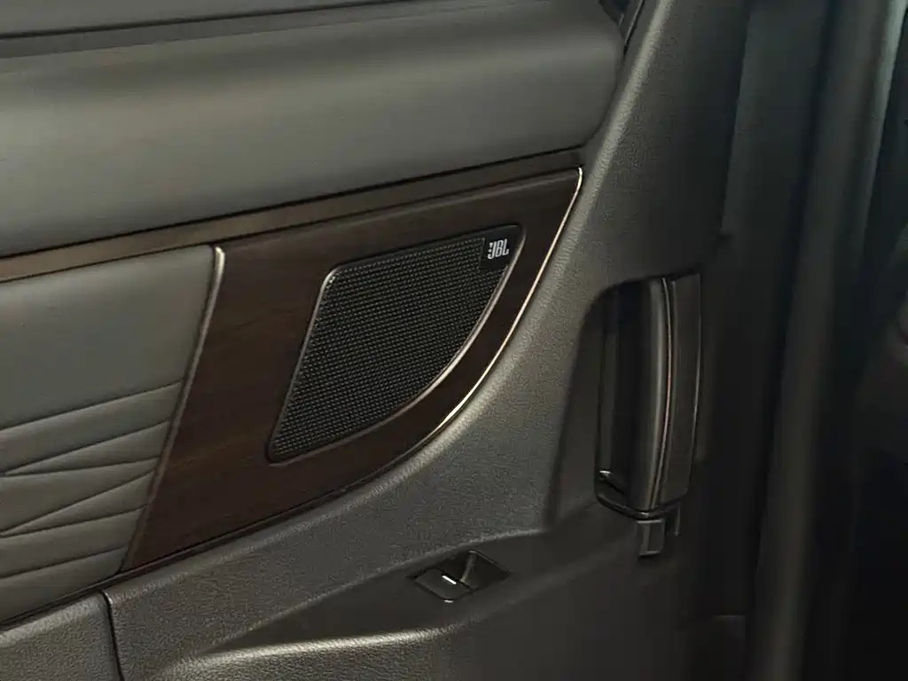 Toyota Alphard — фото 14