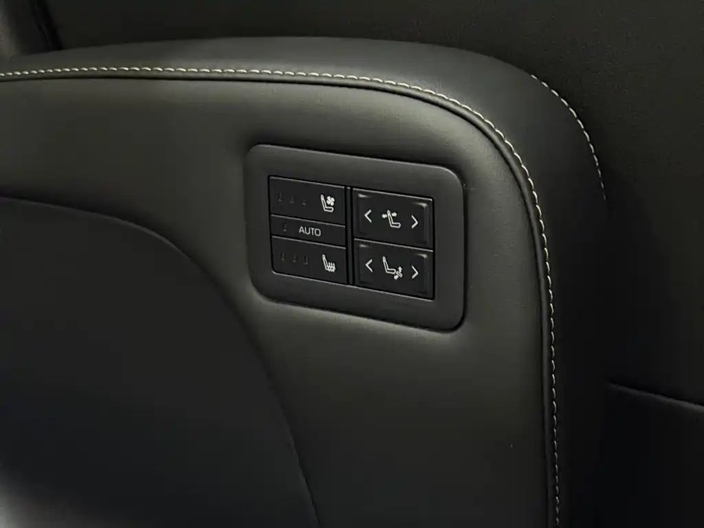 Toyota Alphard — фото 16
