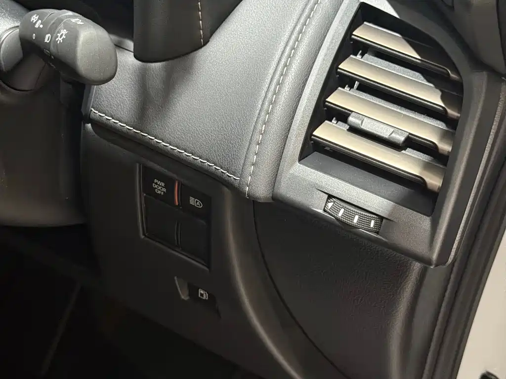 Toyota Alphard — фото 18