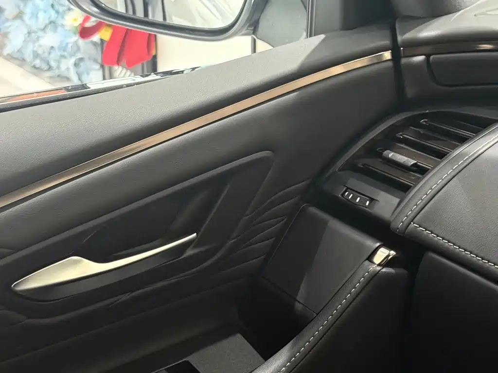 Toyota Alphard — фото 19