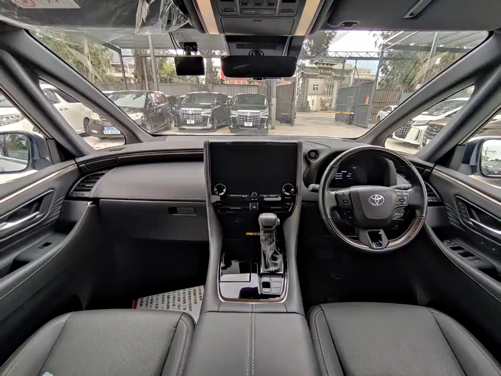 Toyota Alphard — фото 5
