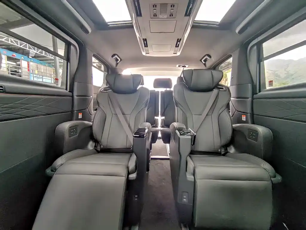 Toyota Alphard — фото 8