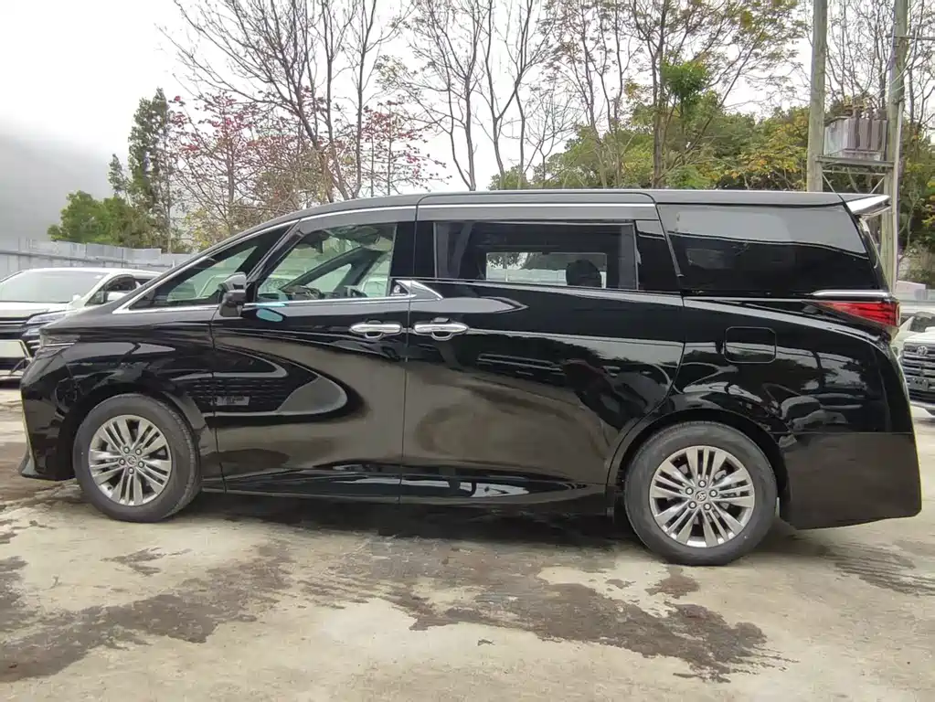 Toyota Alphard — фото 5