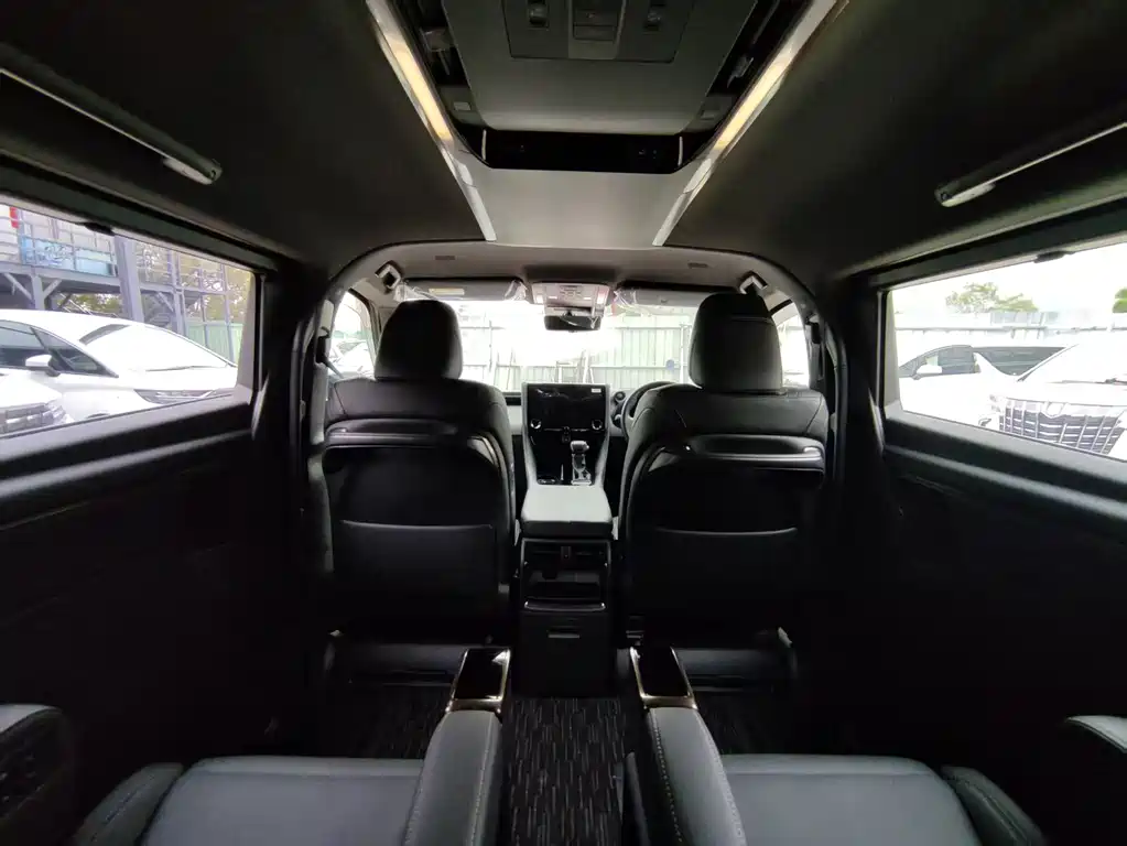 Toyota Alphard — фото 7