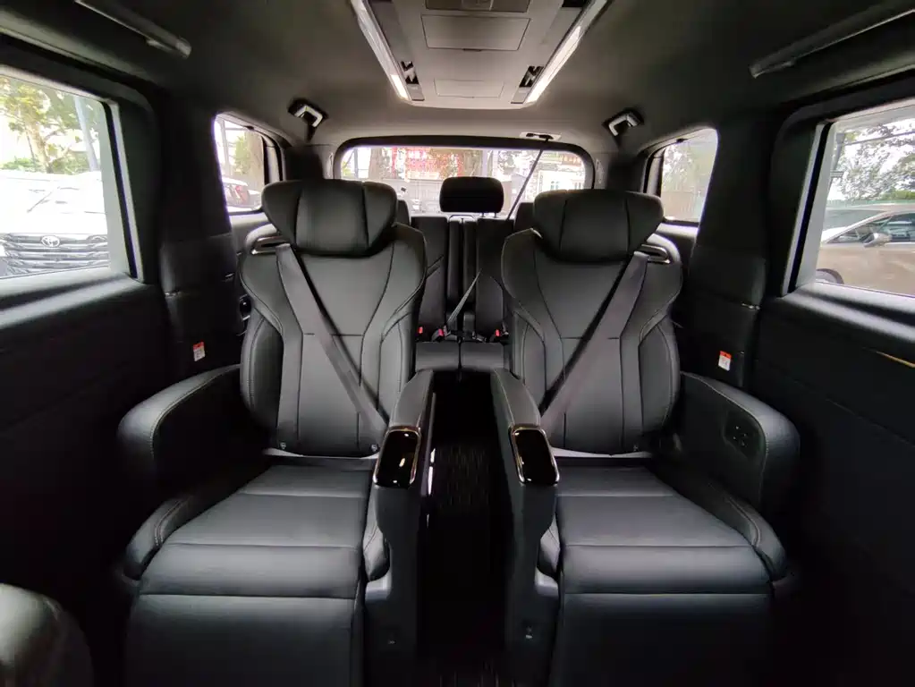 Toyota Alphard — фото 8