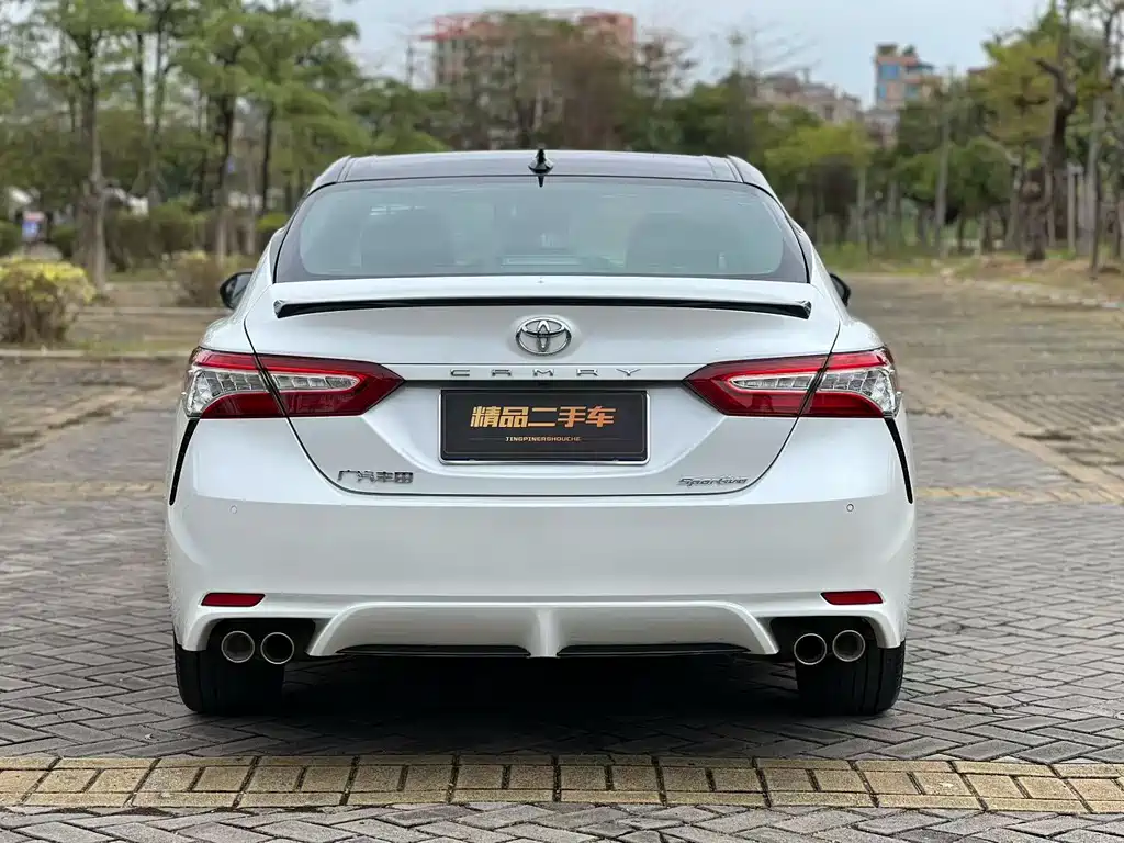 Toyota Camry — фото 4