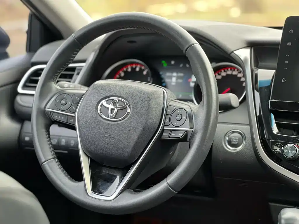 Toyota Camry — фото 8