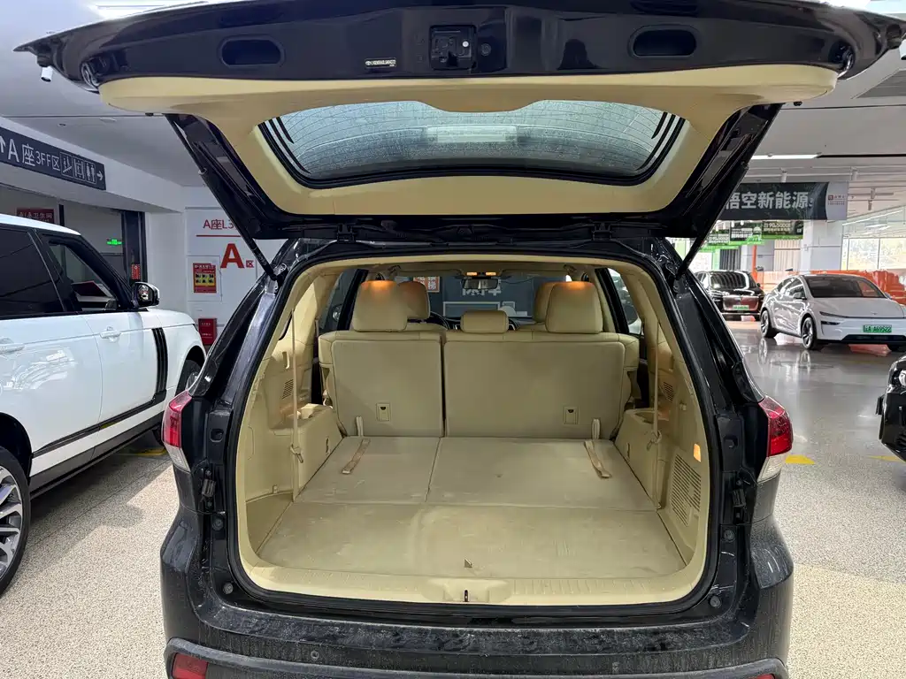 Toyota Highlander — фото 16