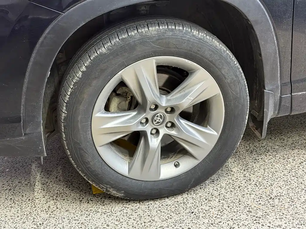 Toyota Highlander — фото 10