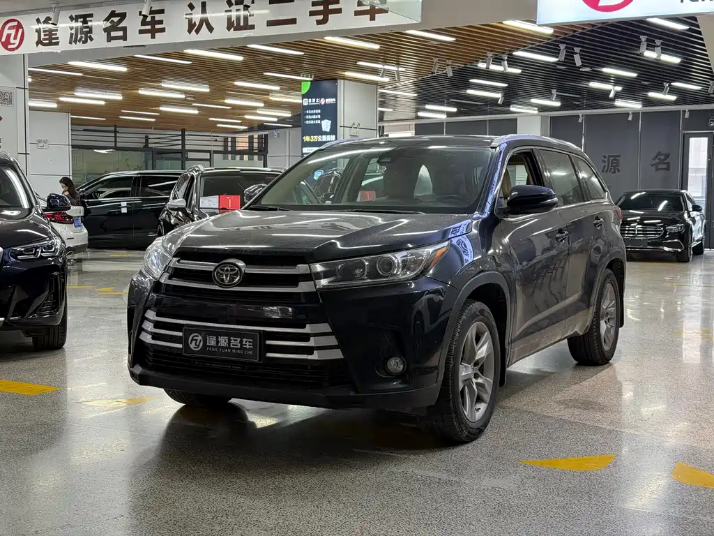 Toyota Highlander — фото 1
