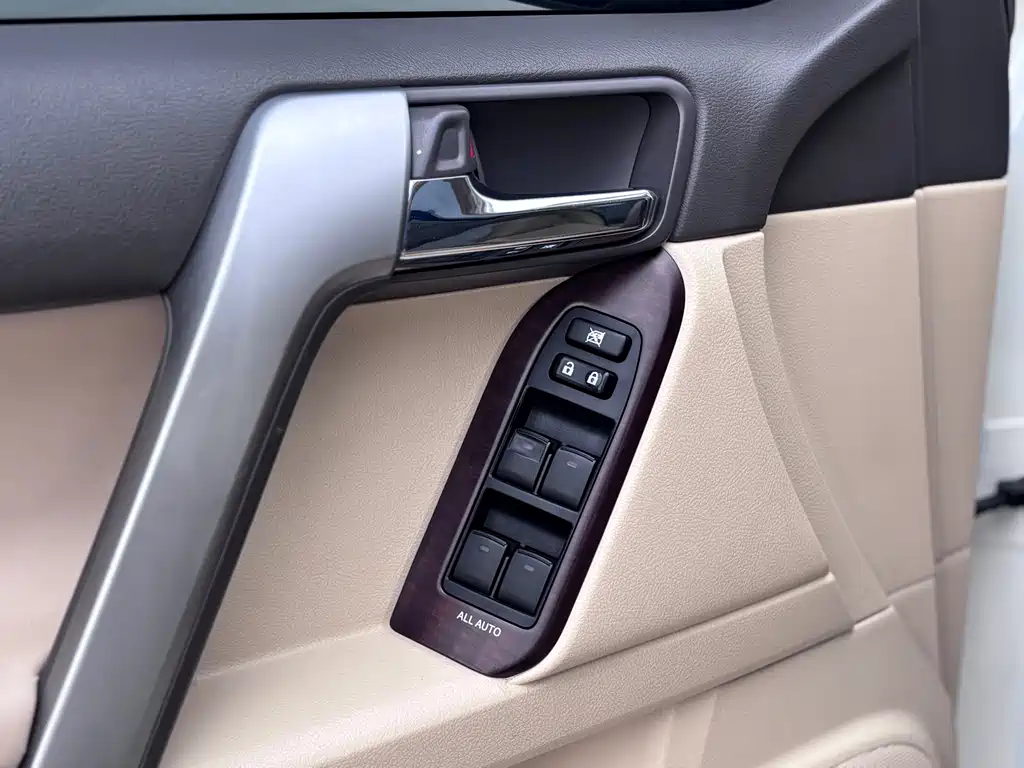 Toyota Prado (Import) — фото 8