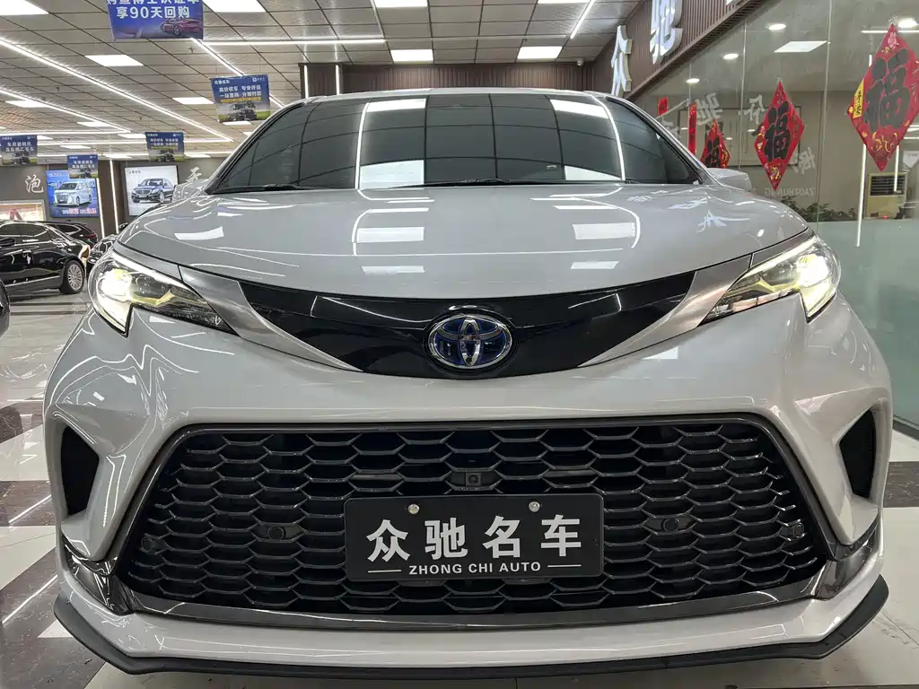 Toyota Granvia — фото 2