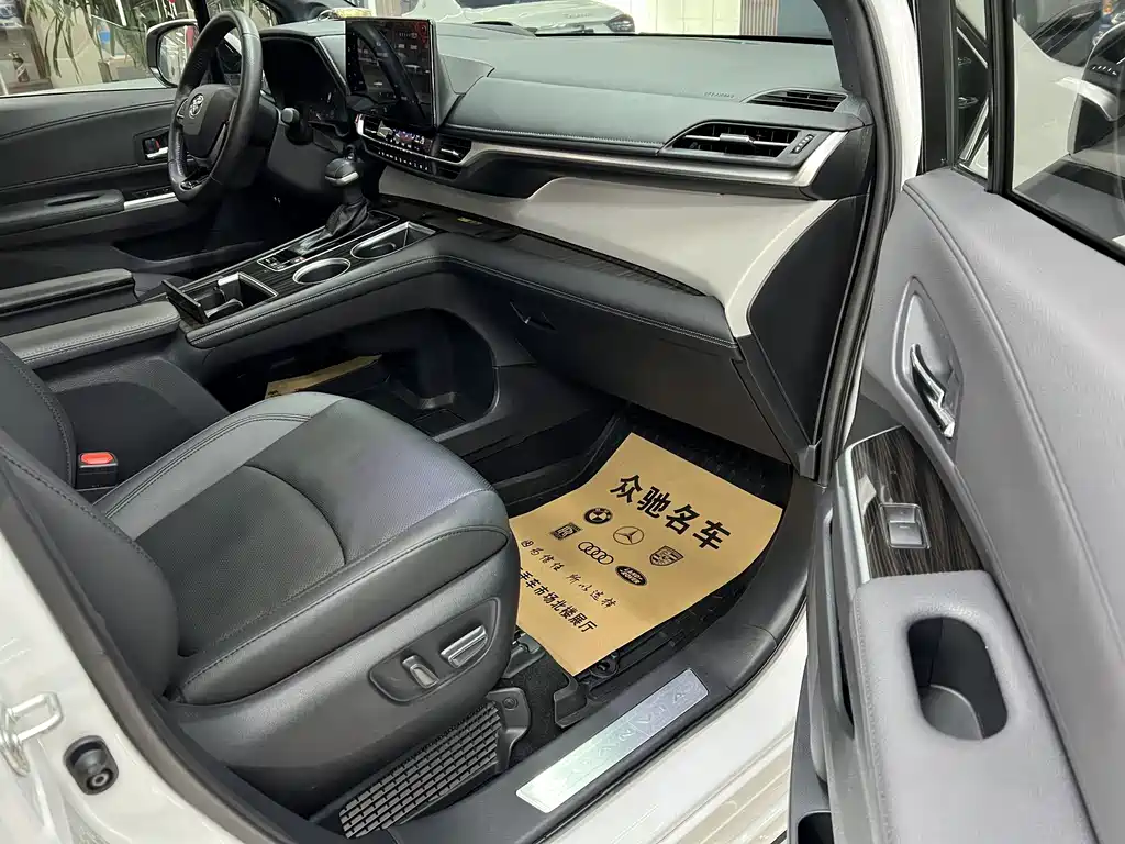 Toyota Granvia — фото 6