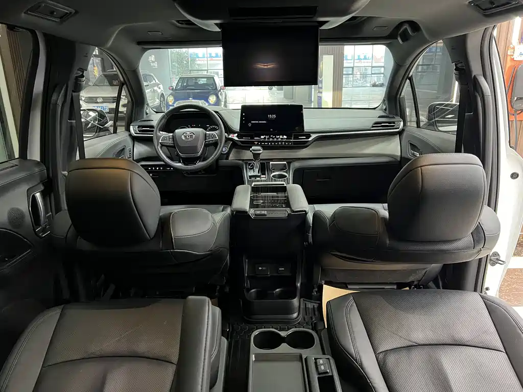 Toyota Granvia — фото 8