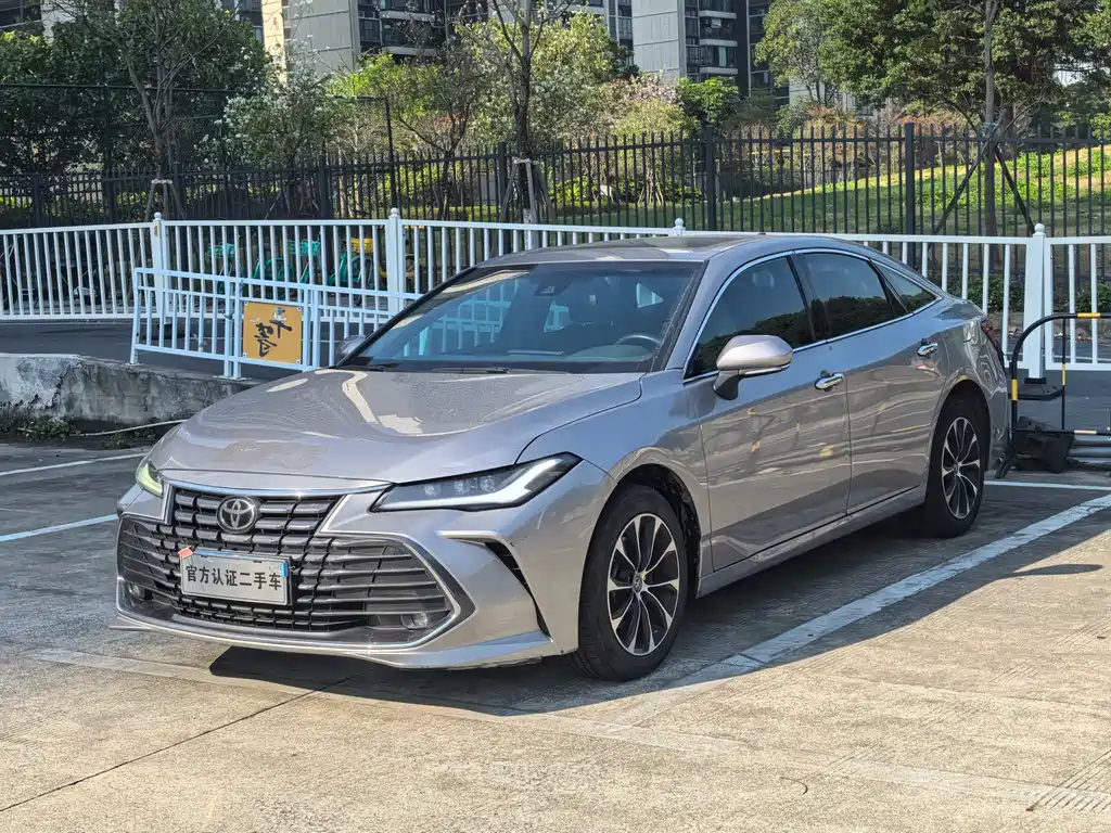 Toyota Avalon — фото 1