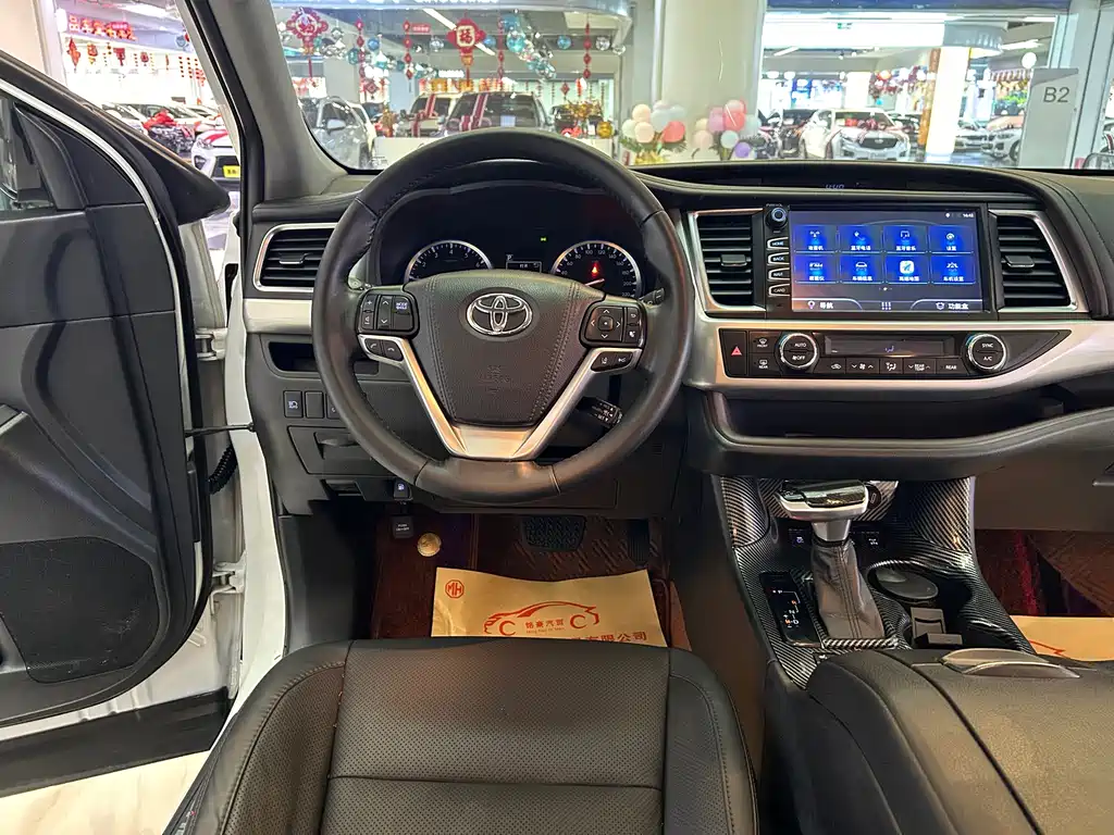 Toyota Highlander — фото 10