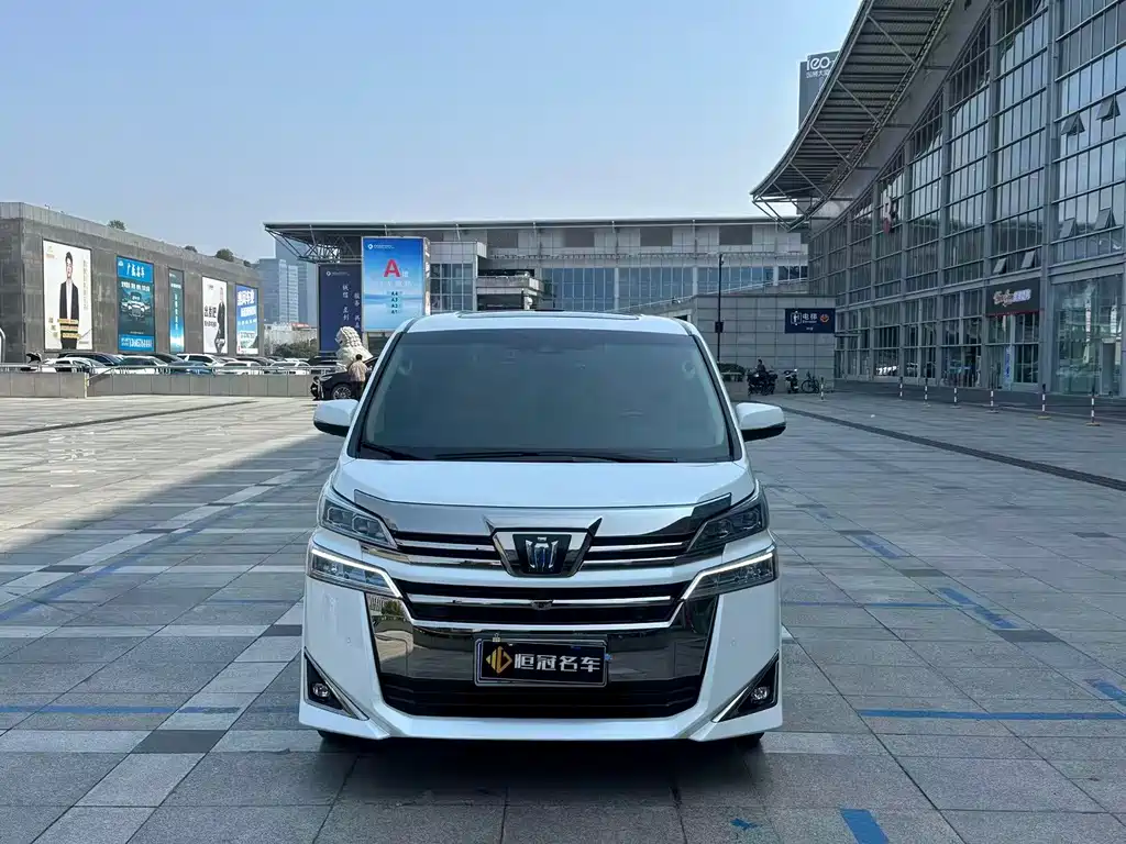 Toyota Vellfire — фото 2