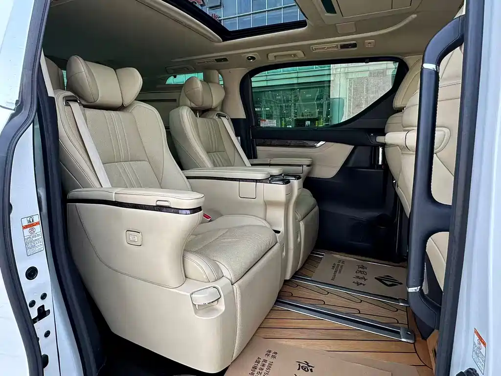 Toyota Vellfire — фото 11