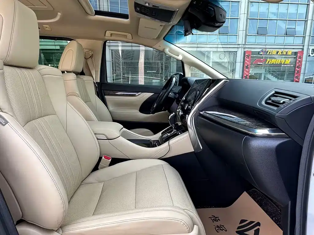 Toyota Vellfire — фото 13