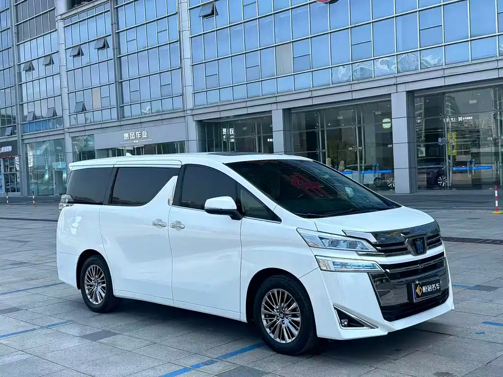 Toyota Vellfire — фото 3