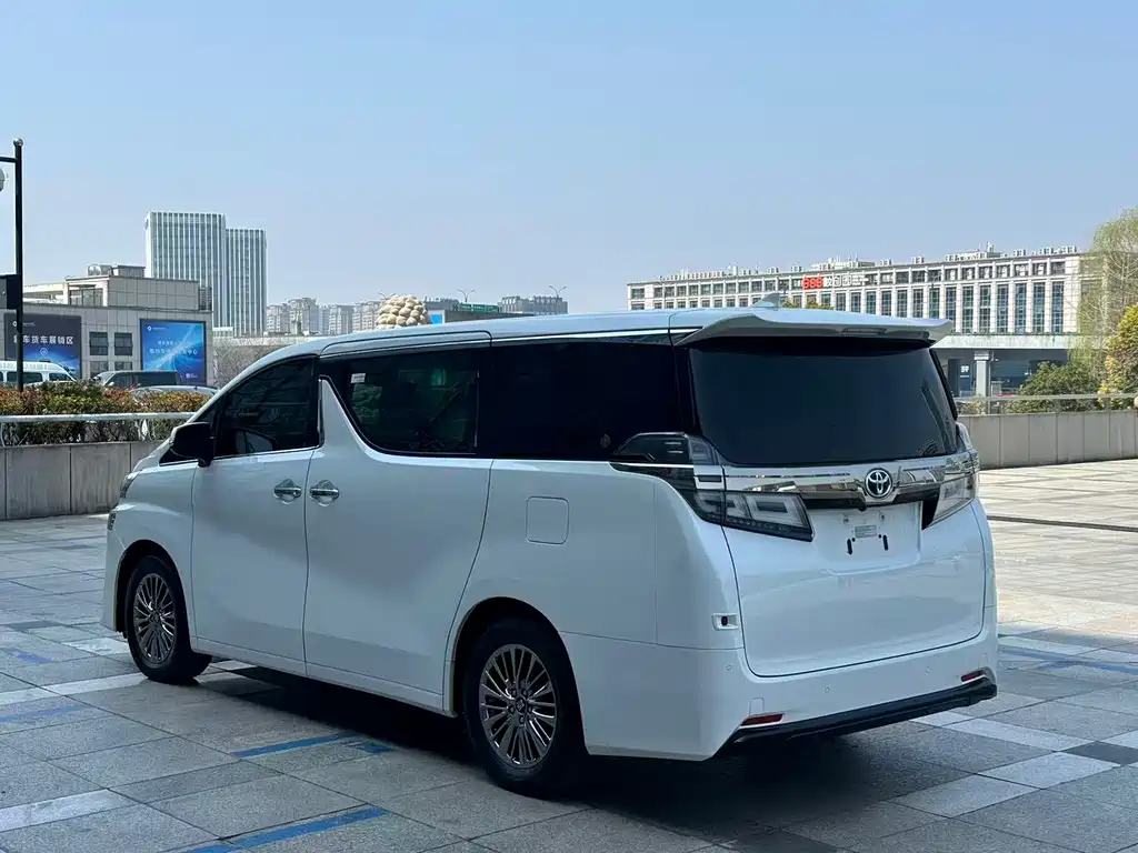 Toyota Vellfire — фото 4