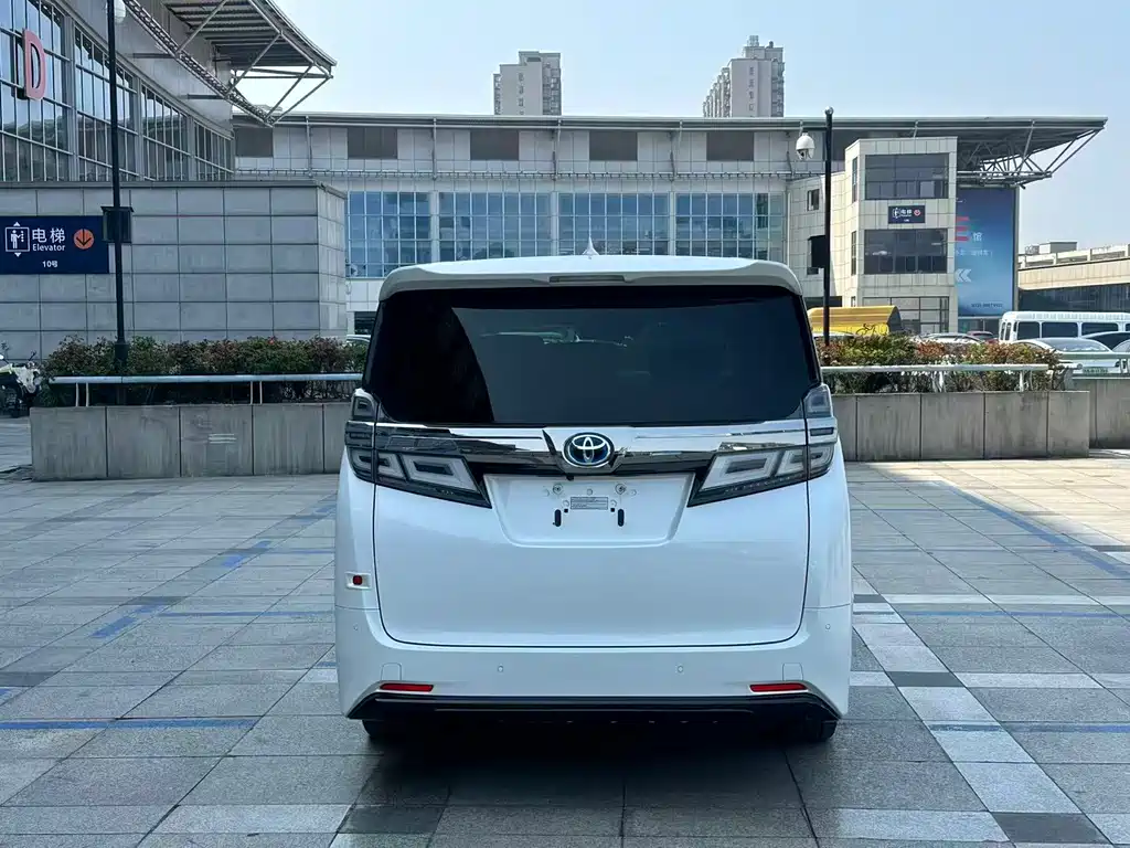 Toyota Vellfire — фото 6