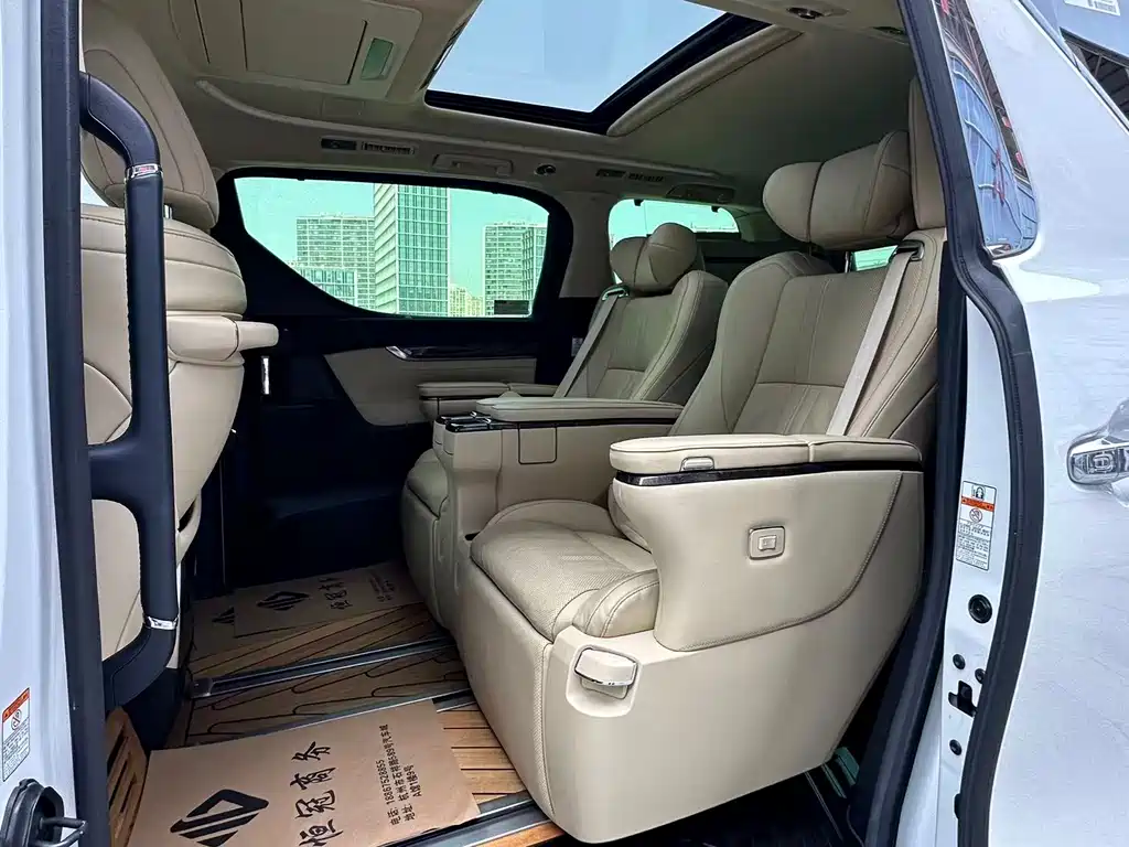 Toyota Vellfire — фото 8