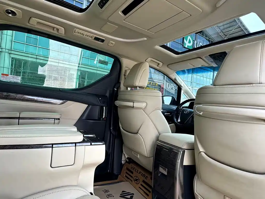 Toyota Vellfire — фото 9