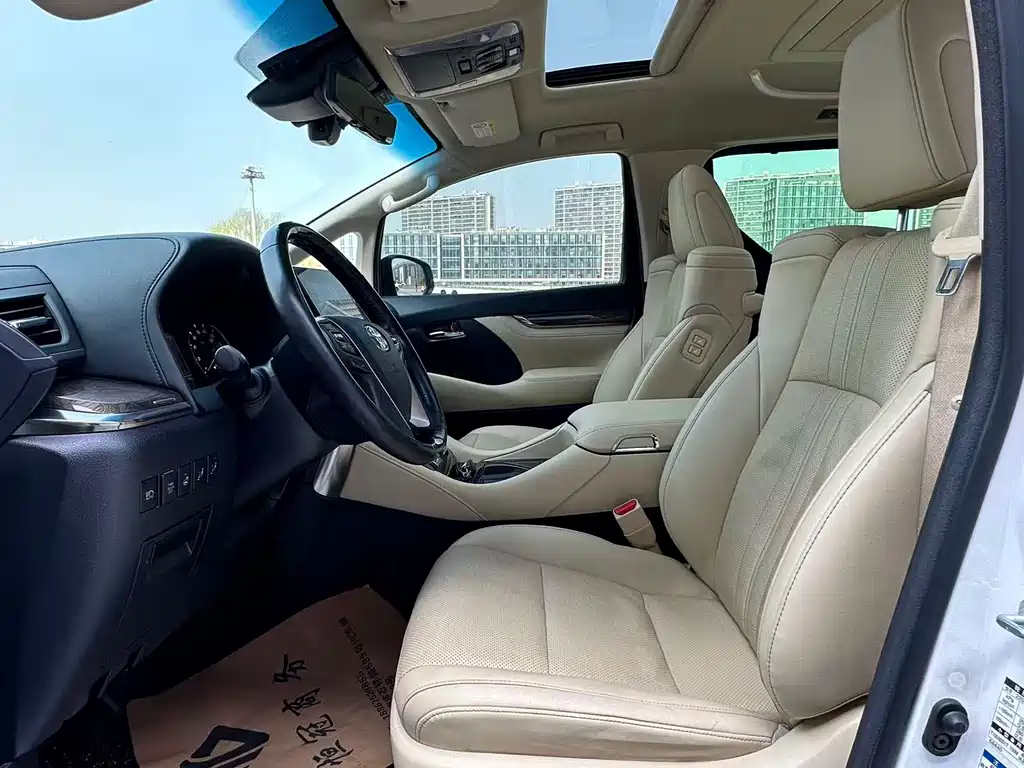 Toyota Vellfire — фото 10