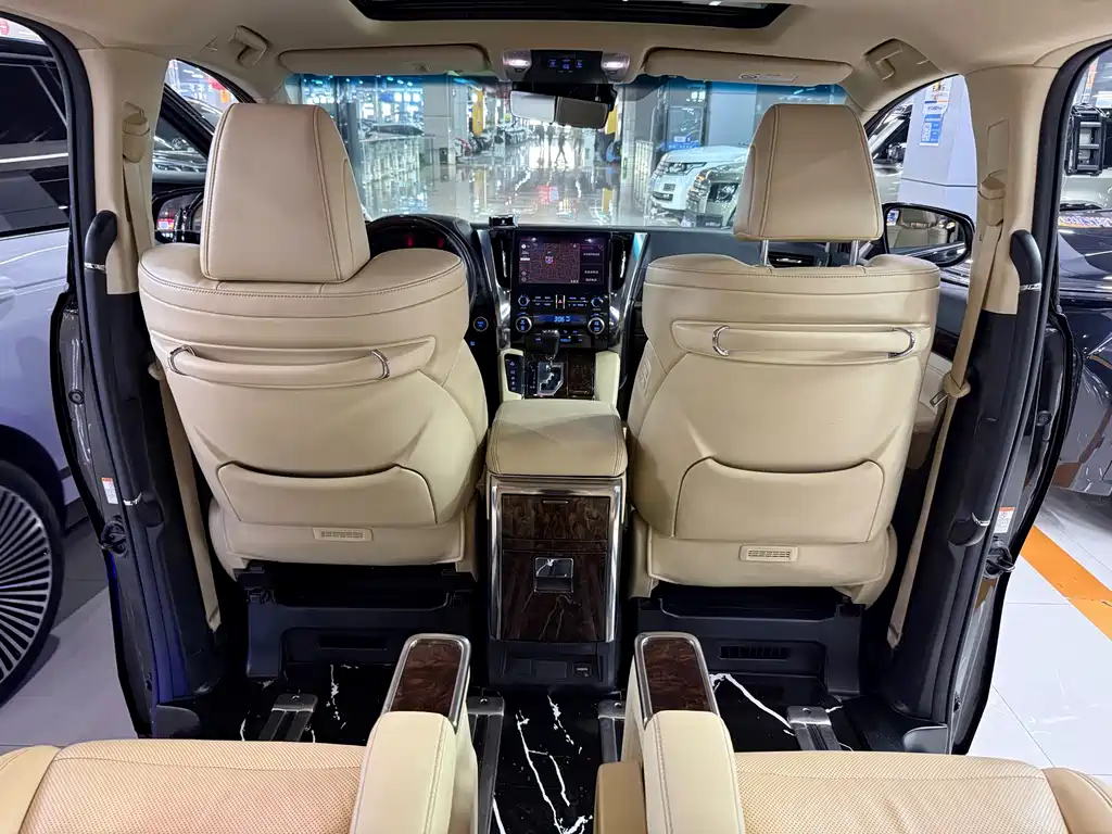 Toyota Alphard — фото 14