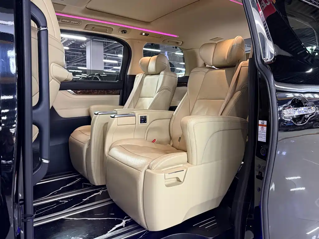 Toyota Alphard — фото 15