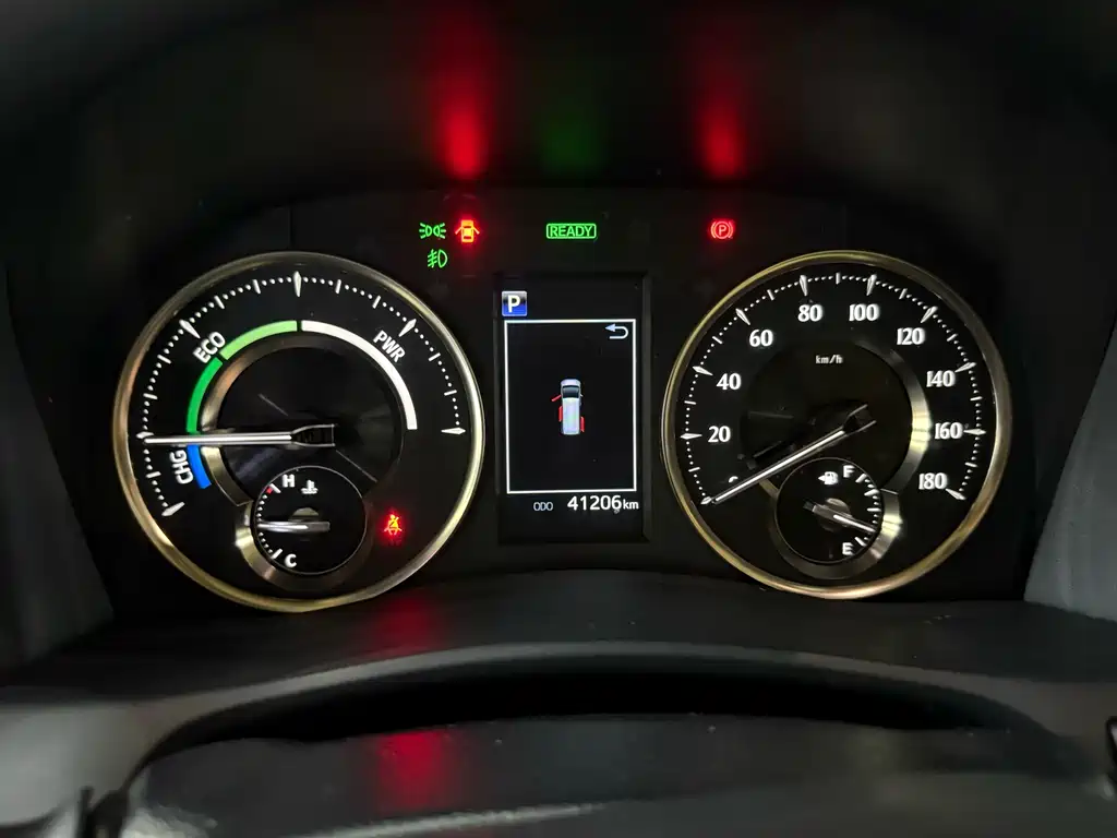 Toyota Alphard — фото 19