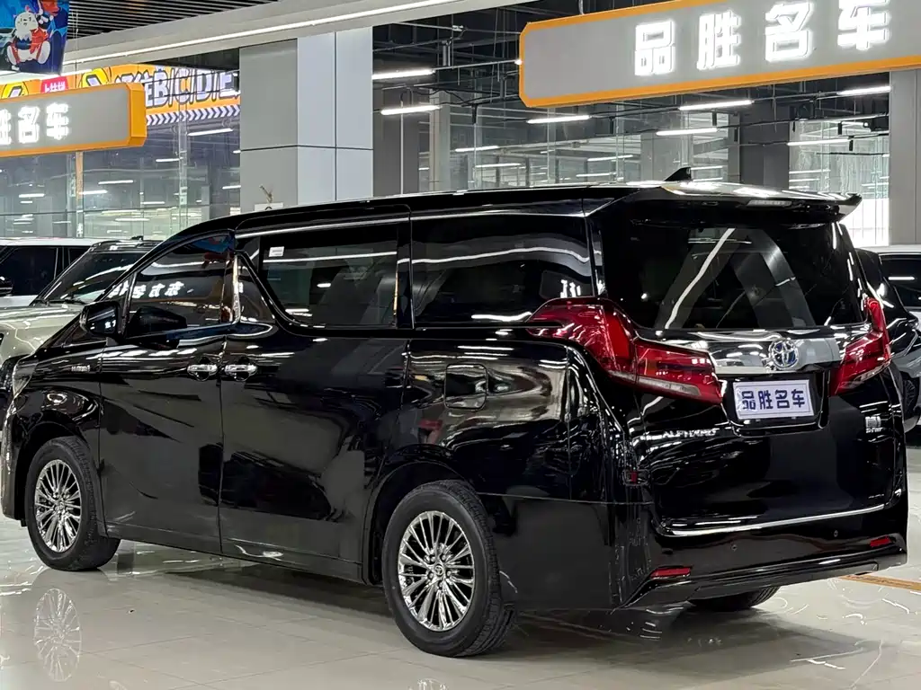 Toyota Alphard — фото 3