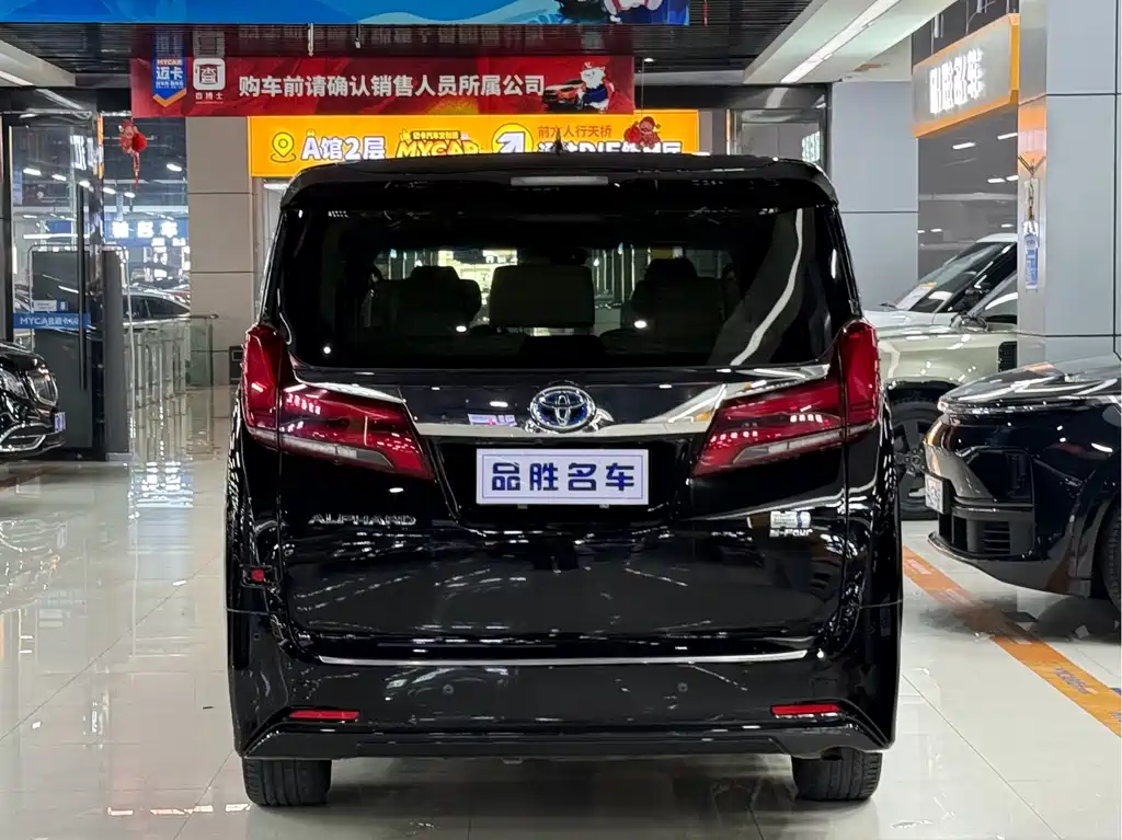 Toyota Alphard — фото 5