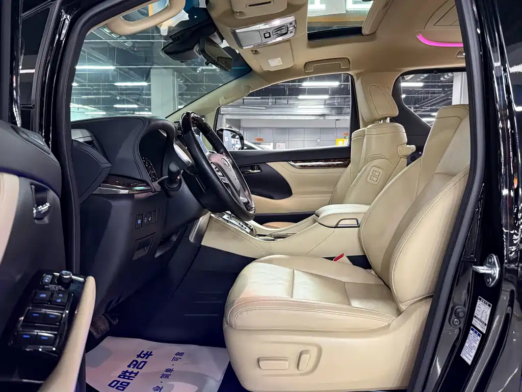 Toyota Alphard — фото 8