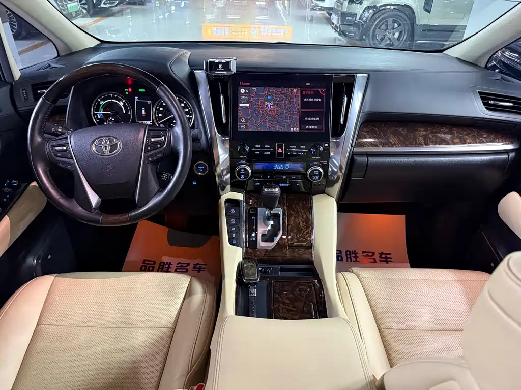Toyota Alphard — фото 10