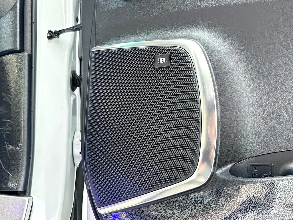 Toyota Alphard — фото 18