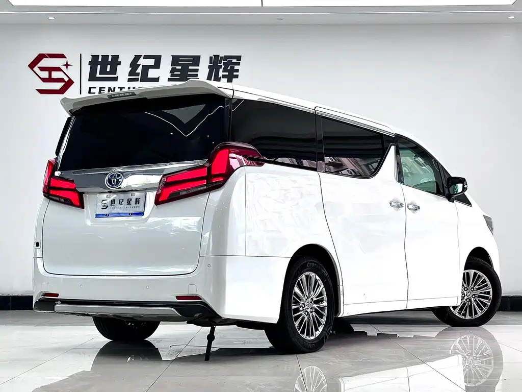 Toyota Alphard — фото 5