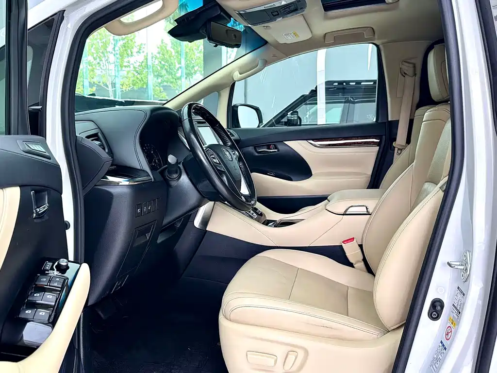 Toyota Alphard — фото 6