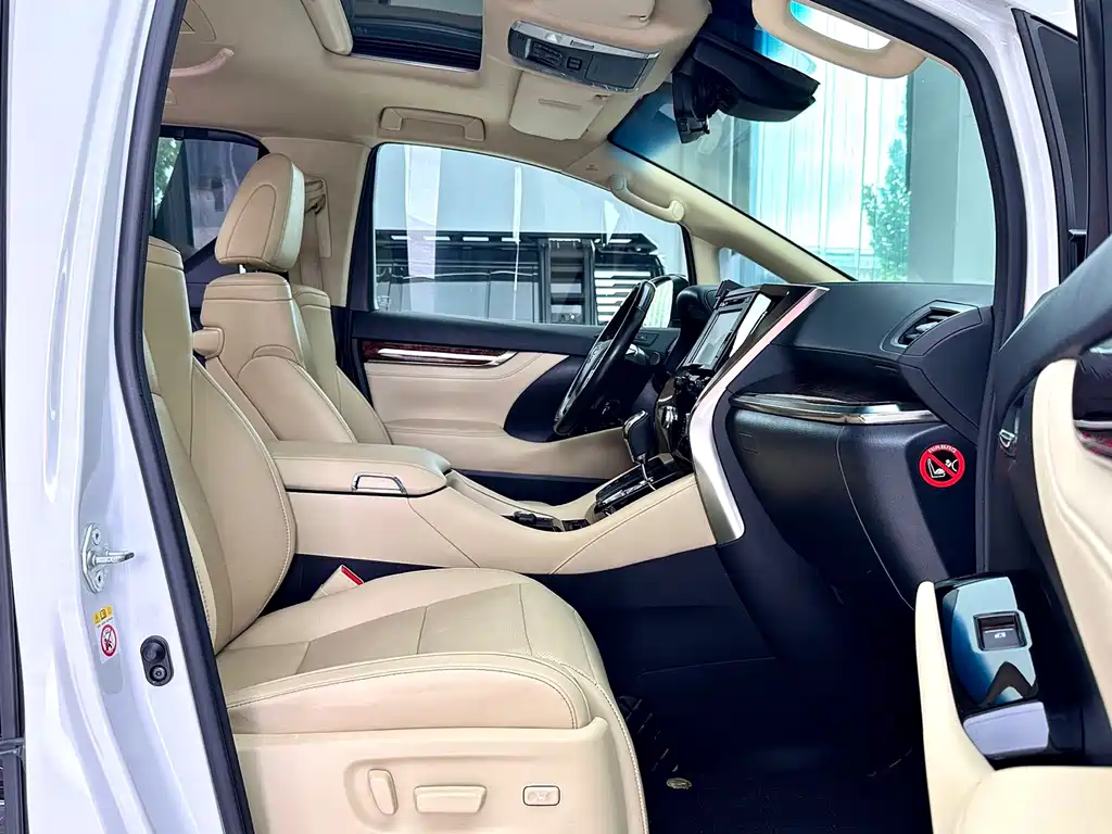 Toyota Alphard — фото 8