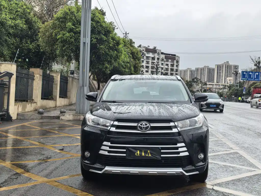 Toyota Highlander — фото 2
